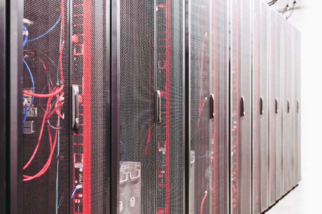Infrastruktur server sebagai fondasi sistem digital